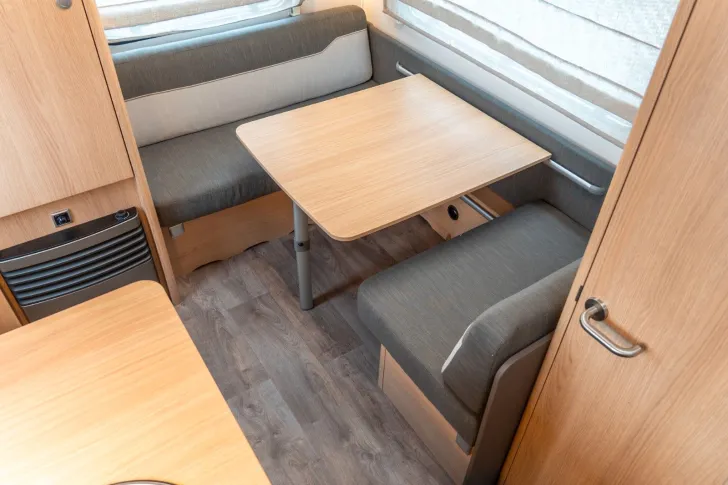 Fahrzeugbild LMC Tandero 430 D *Querbett*Glattblech*Therme*LMF* #9