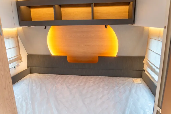 Fahrzeugbild LMC Tandero 430 D *Querbett*Glattblech*Therme*LMF* #11