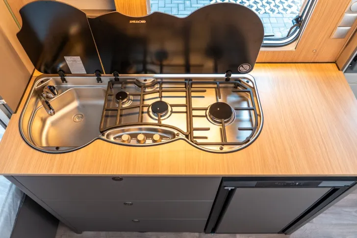 Fahrzeugbild LMC Tandero 430 D *Querbett*Glattblech*Therme*LMF* #13