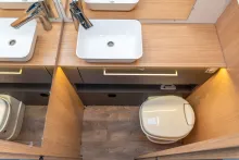 Fahrzeugbild LMC Tandero 430 D *Querbett*Glattblech*Therme*LMF* #15
