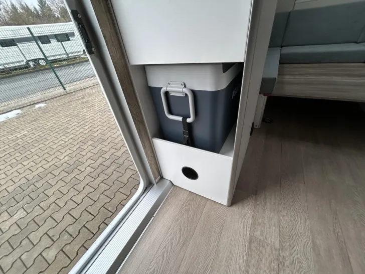 Fahrzeugbild Hobby Beachy 420+ #12