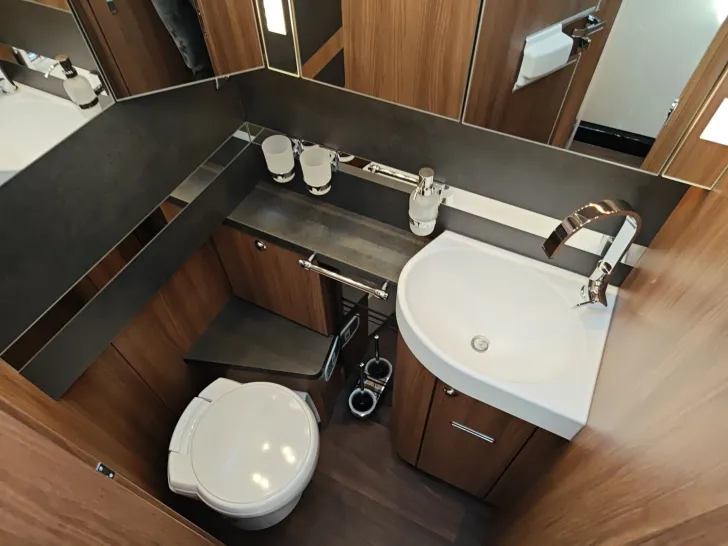 Fahrzeugbild Carthago chic s-plus I 50 LE Iveco #15