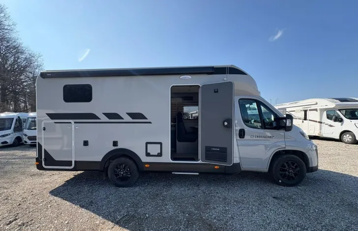 Fahrzeugbild Crosscamp EXPDN 7.0 E Peugeot #8