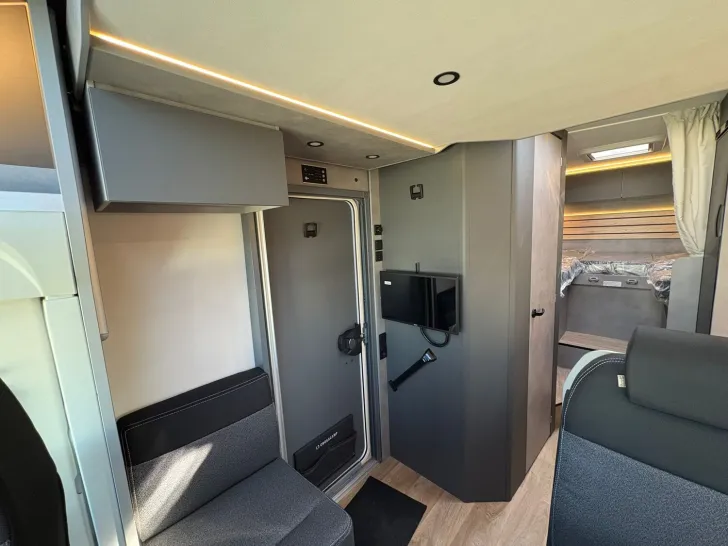 Fahrzeugbild Crosscamp EXPDN 7.0 E Peugeot #17