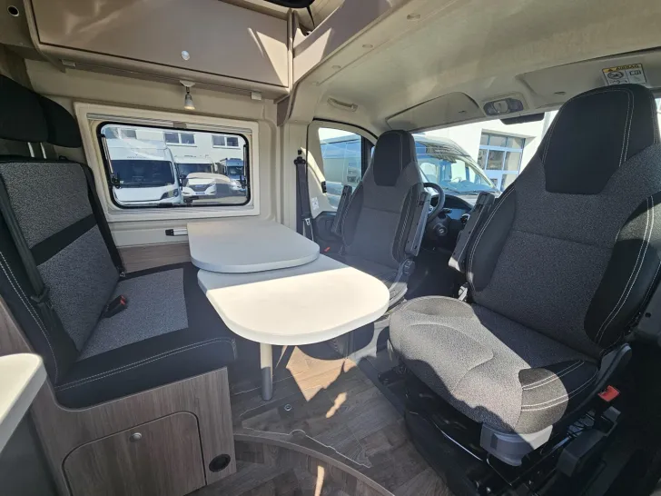 Fahrzeugbild Carado pro CV 600 Schlafdach|DigitalPaket|190Ah|8GAutom #17