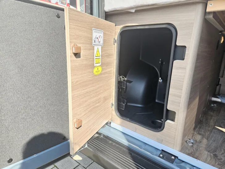 Fahrzeugbild Carado pro CV 600 Schlafdach|DigitalPaket|190Ah|8GAutom #20