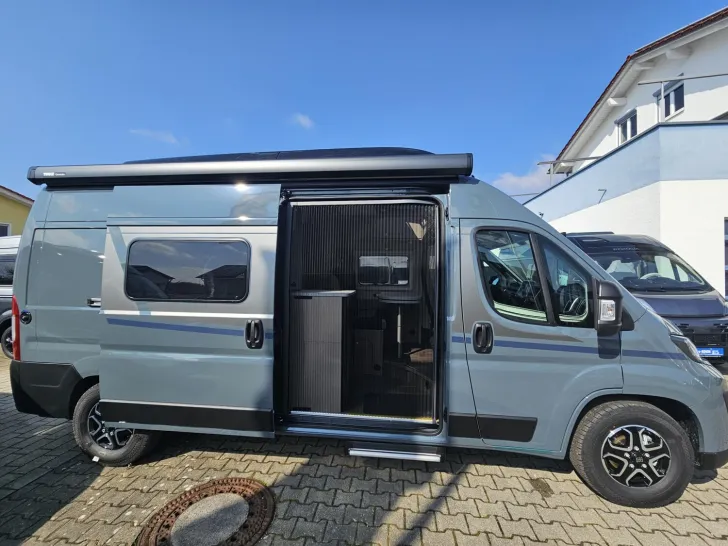 Fahrzeugbild Carado pro CV 600 Schlafdach|DigitalPaket|190Ah|8GAutom #21