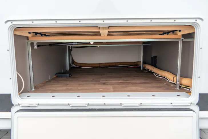 Fahrzeugbild LMC Tandero 430 D *Querbett*Glattblech*Therme*LMF* #6