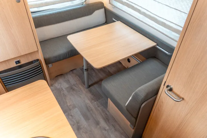 Fahrzeugbild LMC Tandero 430 D *Querbett*Glattblech*Therme*LMF* #9