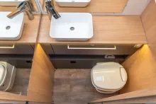 Fahrzeugbild LMC Tandero 430 D *Querbett*Glattblech*Therme*LMF* #15