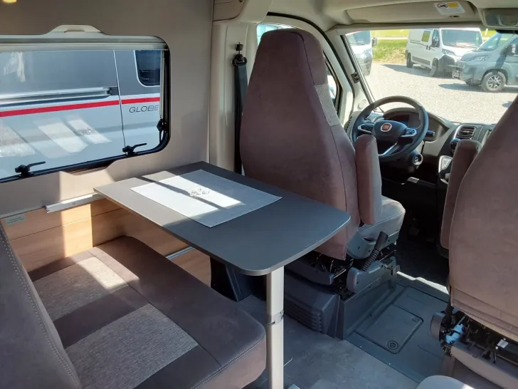 Fahrzeugbild Dethleffs Globetrail Classic 600 DR Fiat Aut. & Aufstelld. #9