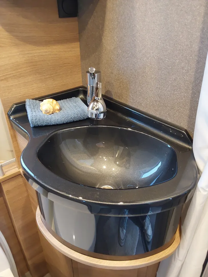 Fahrzeugbild Dethleffs Globetrail Classic 600 DR Fiat Aut. & Aufstelld. #15