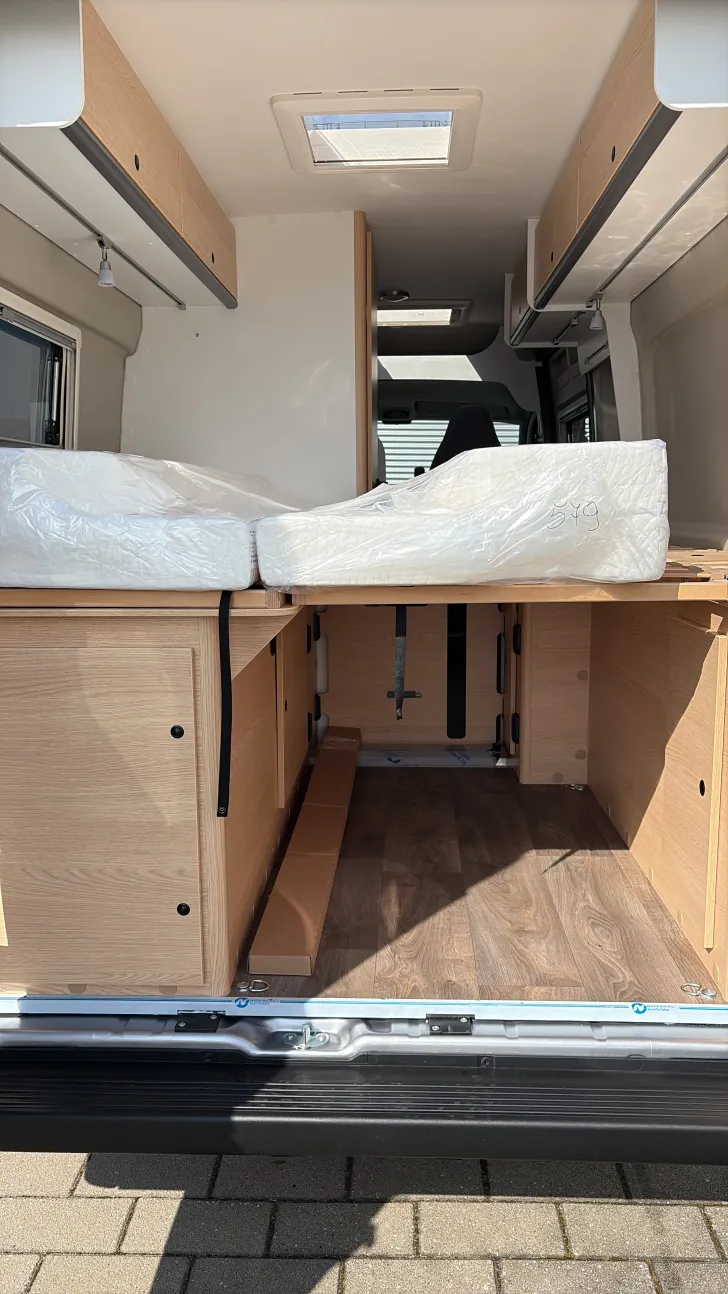 Heckgarage Sunlight Camper Van CLIFF 640 Sofort verfügbar