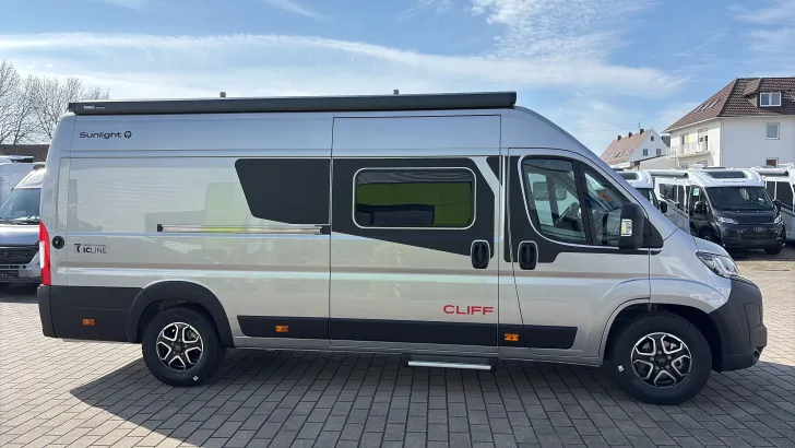 Seitlich Sunlight Camper Van CLIFF 640 Sofort verfügbar