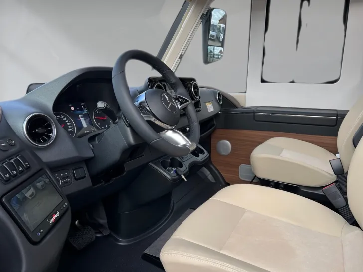 Fahrzeugbild Carthago chic c-line I 5.9 XL LE Mercedes (318) #9