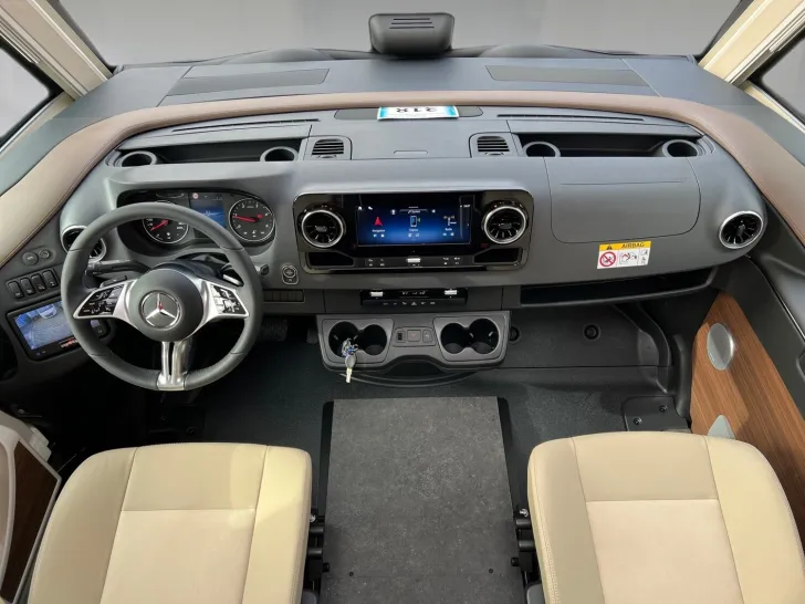 Fahrzeugbild Carthago chic c-line I 5.9 XL LE Mercedes (318) #12