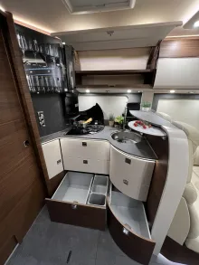 Fahrzeugbild Carthago chic c-line I 5.9 XL LE Mercedes (318) #21