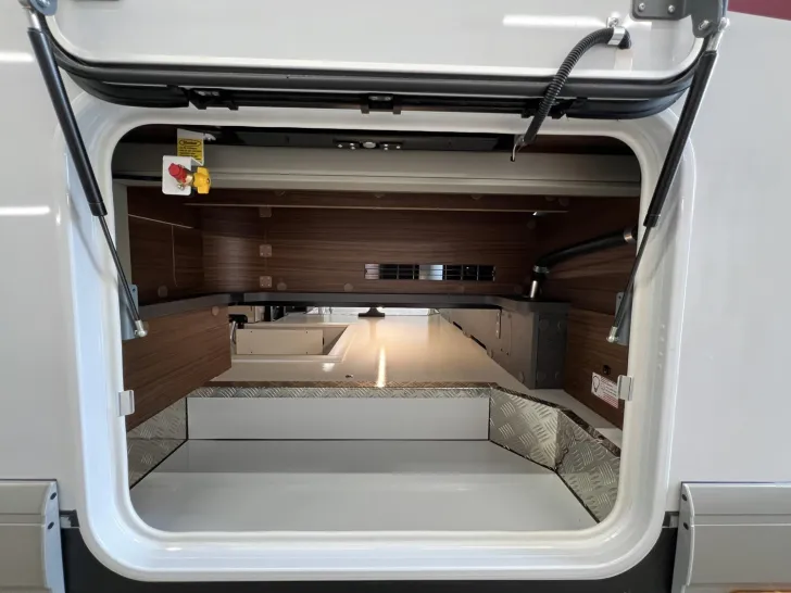 Fahrzeugbild Carthago chic c-line I 5.9 XL LE Mercedes (318) #42