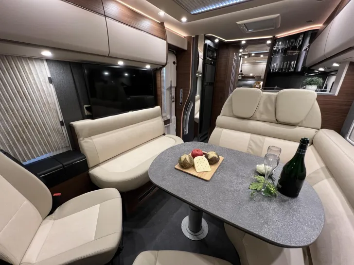 Fahrzeugbild Carthago chic c-line I 5.9 XL LE Mercedes (311) #16