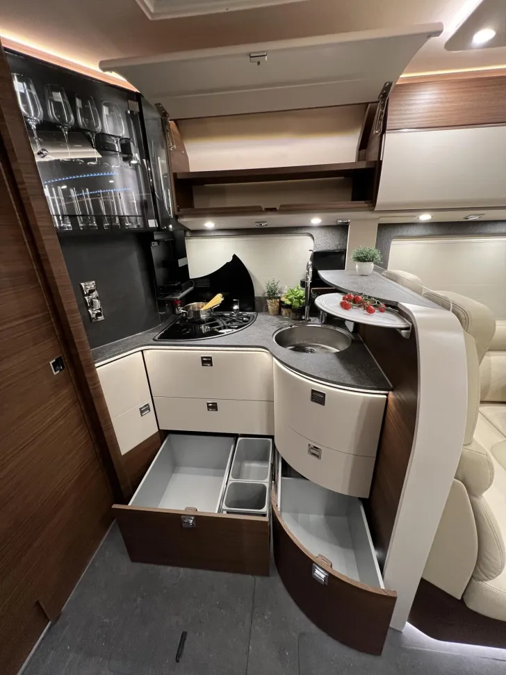 Fahrzeugbild Carthago chic c-line I 5.9 XL LE Mercedes (311) #21