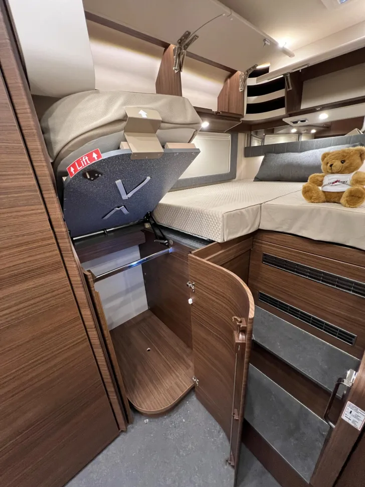 Fahrzeugbild Carthago chic c-line I 5.9 XL LE Mercedes (311) #28