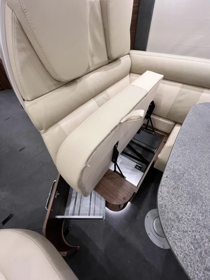 Fahrzeugbild Carthago chic c-line I 5.9 XL LE Mercedes (311) #40