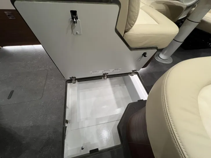 Fahrzeugbild Carthago chic c-line I 5.9 XL LE Mercedes (311) #41