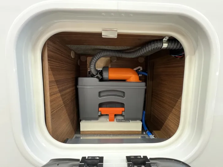 Fahrzeugbild Carthago chic c-line I 5.9 XL LE Mercedes (311) #47