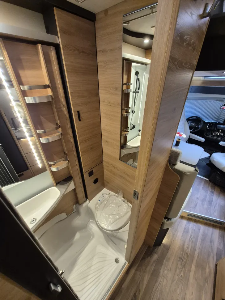 Fahrzeugbild Knaus L!VE WAVE 650 MEG Black Selection #13