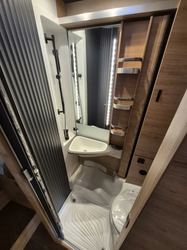 Fahrzeugbild Knaus L!VE WAVE 650 MEG Black Selection #29
