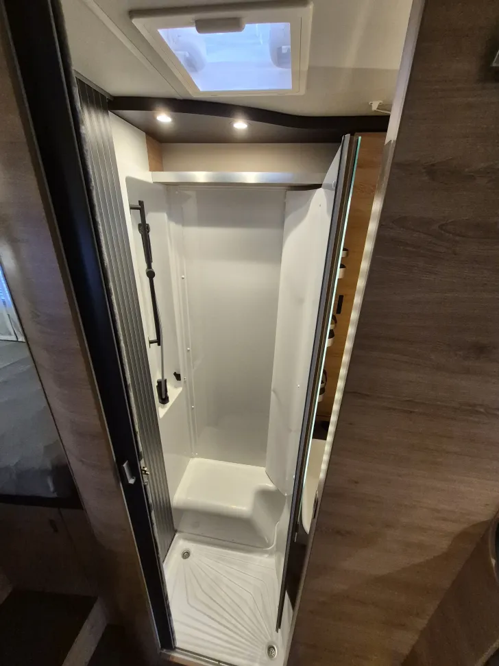 Fahrzeugbild Knaus L!VE WAVE 650 MEG Black Selection #14