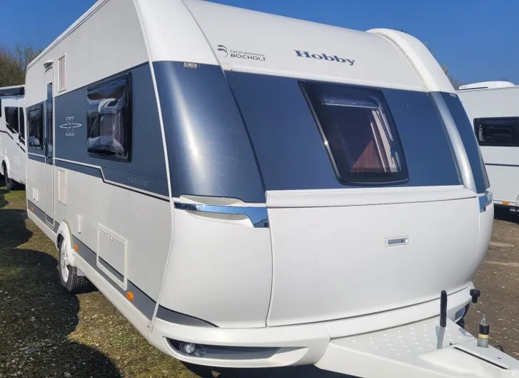 Fahrzeugbild Hobby Excellent 560 CFe *Rangierantrieb Alko Mammut* #1