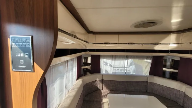 Fahrzeugbild Hobby Excellent 560 CFe *Rangierantrieb Alko Mammut* #11