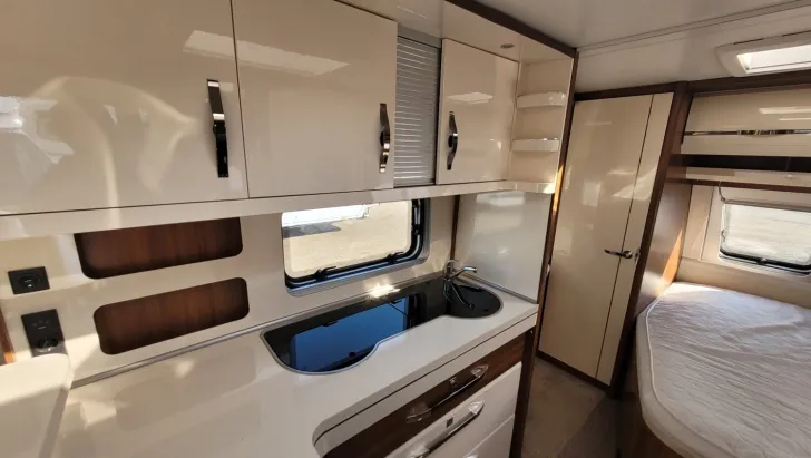 Fahrzeugbild Hobby Excellent 560 CFe *Rangierantrieb Alko Mammut* #18