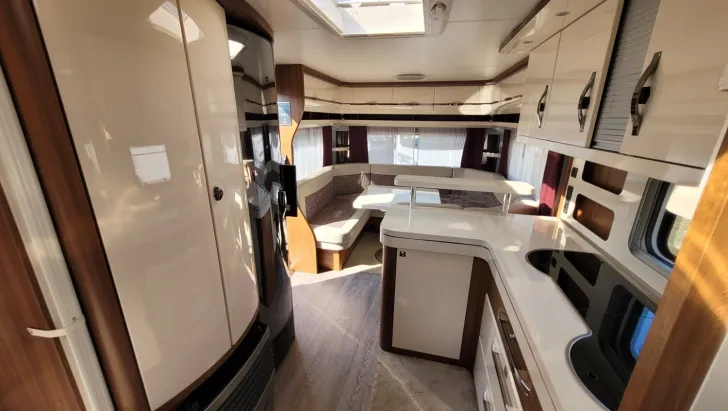 Fahrzeugbild Hobby Excellent 560 CFe *Rangierantrieb Alko Mammut* #21