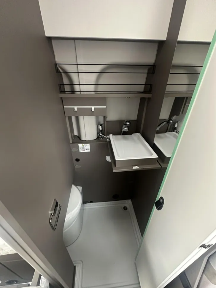 Fahrzeugbild LMC Innovan Ford 592 #9