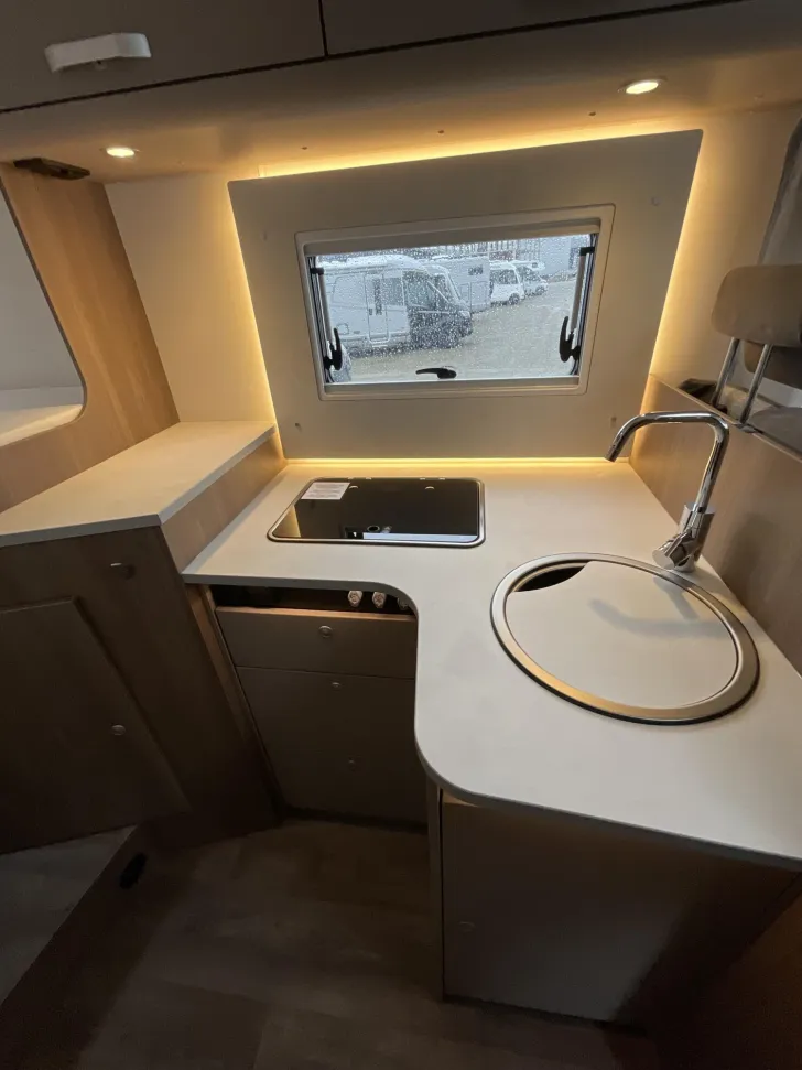 Fahrzeugbild Carado I 338 #12