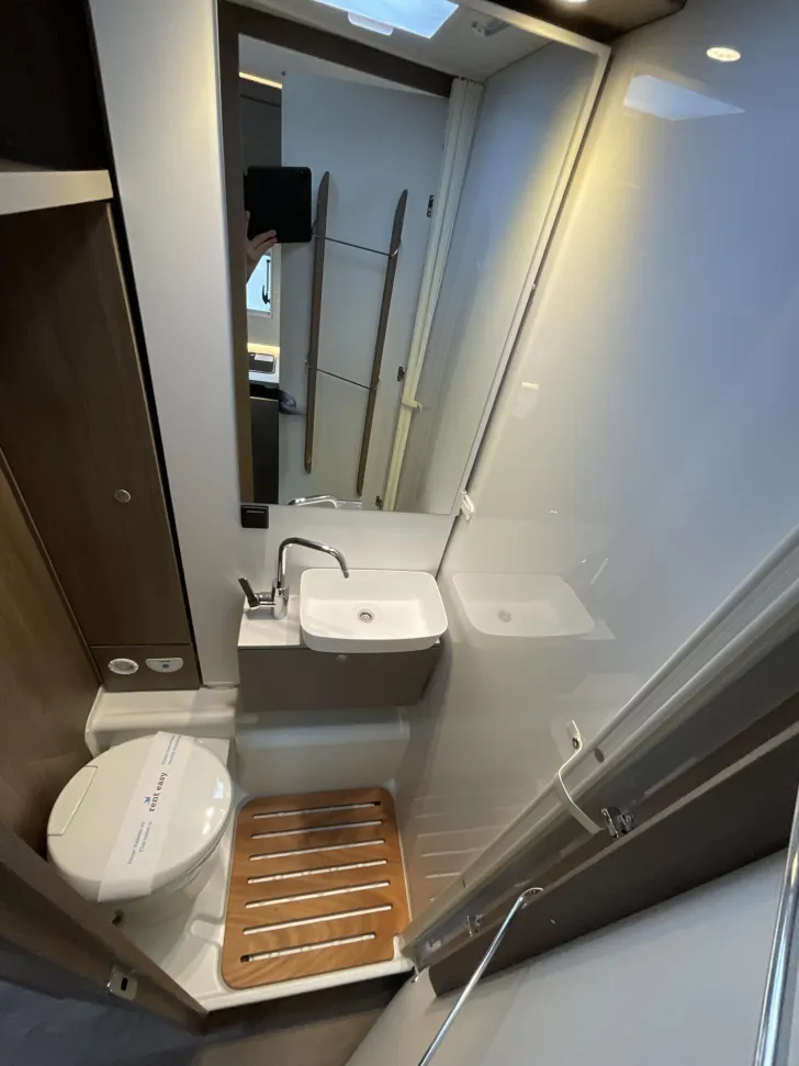 Fahrzeugbild Carado I 338 #13