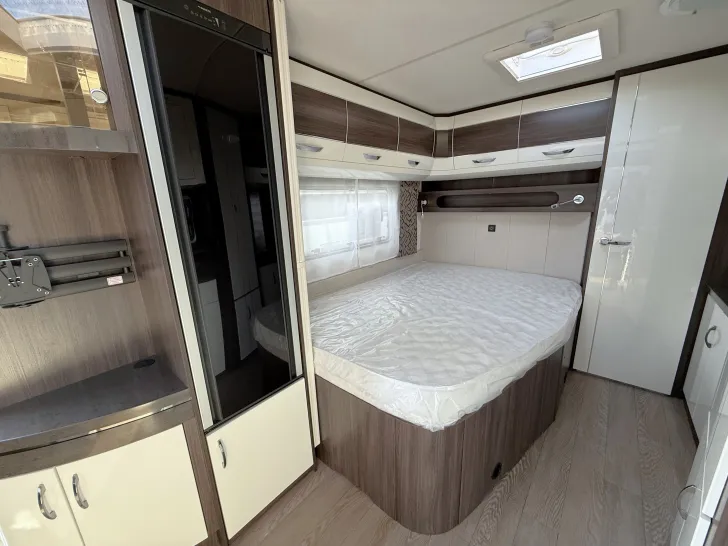 Fahrzeugbild Hobby Prestige 560 WFU 2.000 kg LM-Felgen silber #12