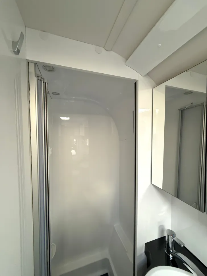 Fahrzeugbild Hobby Prestige 560 WFU 2.000 kg LM-Felgen silber #17