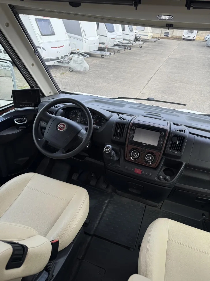 Fahrzeugbild McLouis Nevis 873G #6