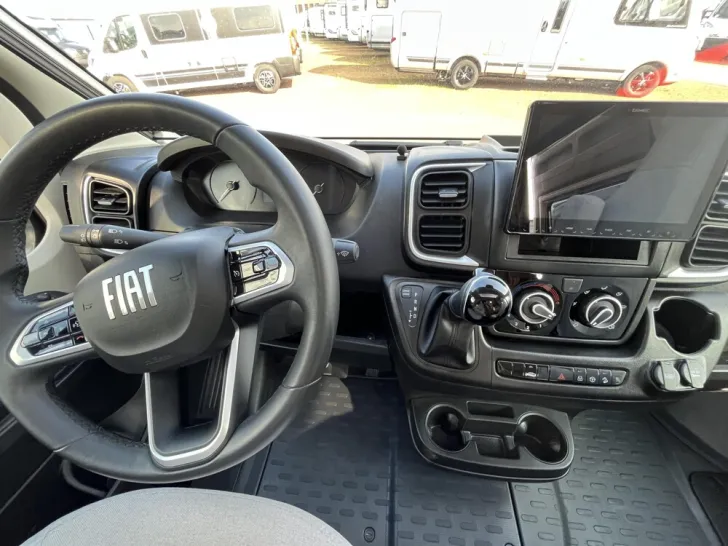 Fahrzeugbild LMC Innovan 640 #15