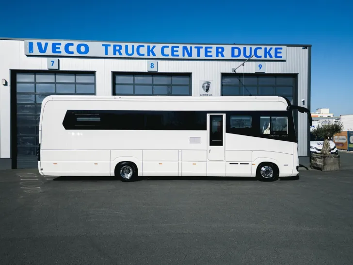 Fahrzeugbild Morelo Empire Liner 110 GSB mit PKW-Garage #1