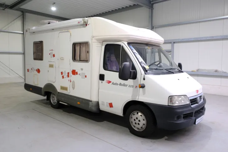 Fahrzeugbild Roller Team Auto Roller 225/Festbett/Truma Umlufthzg./1.Hand #2