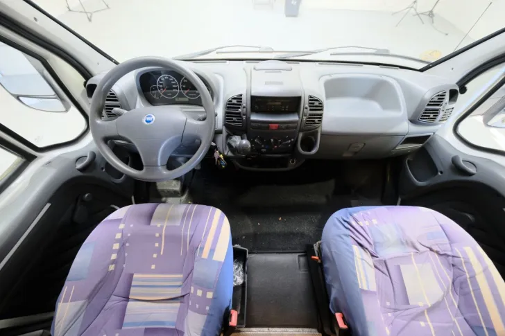 Fahrzeugbild Roller Team Auto Roller 225/Festbett/Truma Umlufthzg./1.Hand #6