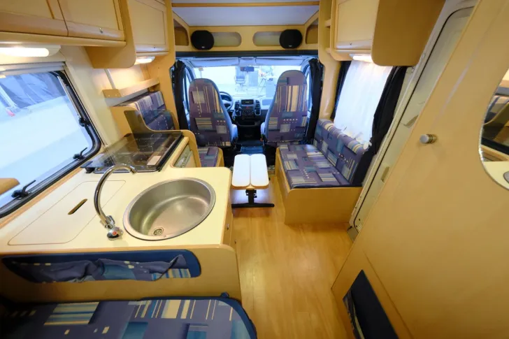 Fahrzeugbild Roller Team Auto Roller 225/Festbett/Truma Umlufthzg./1.Hand #8