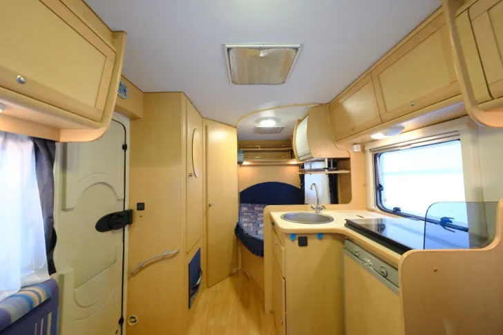 Fahrzeugbild Roller Team Auto Roller 225/Festbett/Truma Umlufthzg./1.Hand #10