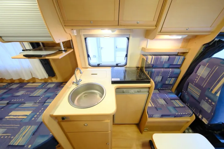 Fahrzeugbild Roller Team Auto Roller 225/Festbett/Truma Umlufthzg./1.Hand #12