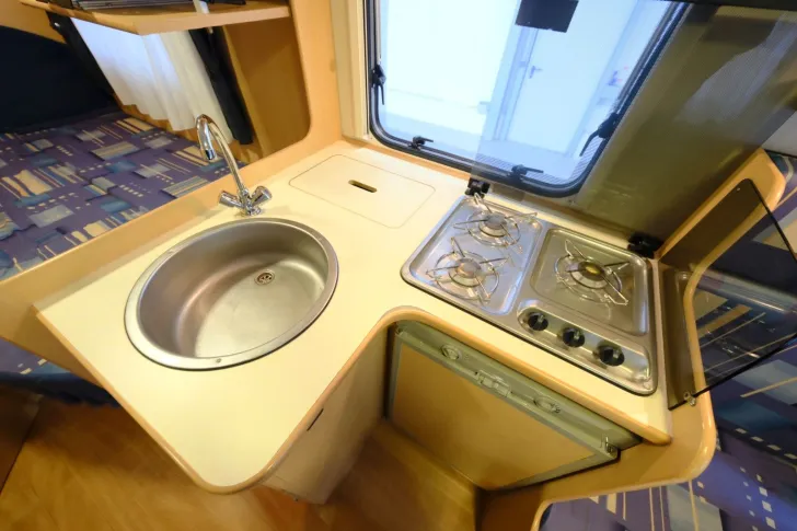 Fahrzeugbild Roller Team Auto Roller 225/Festbett/Truma Umlufthzg./1.Hand #13