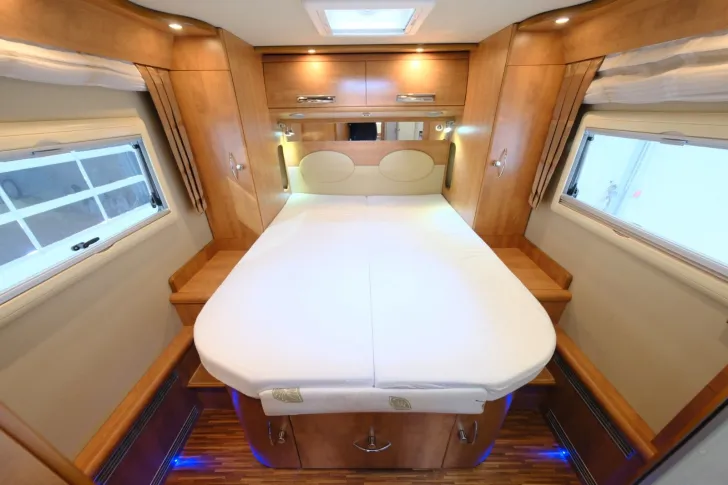 Fahrzeugbild Carthago Chic E-Line 51 QB/Quensbett/Garage/Solar #12